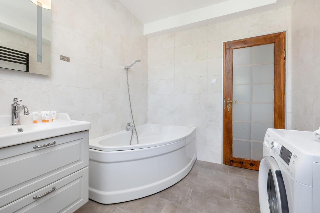Bright & Spacious Family Apartment In Miedzyzdroje With Parking And 3 Balconies By Noclegi Renters Exteriör bild