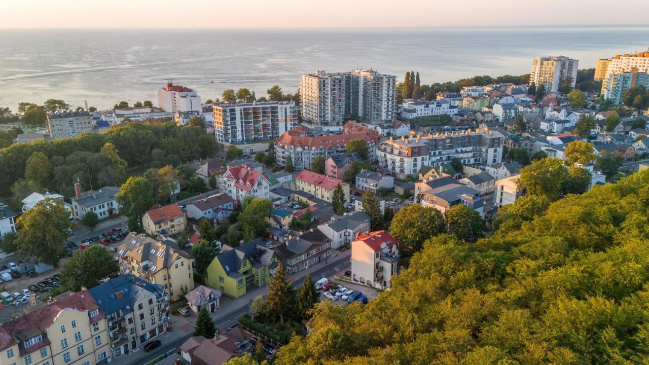 Bright & Spacious Family Apartment In Miedzyzdroje With Parking And 3 Balconies By Noclegi Renters Exteriör bild